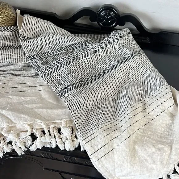 THE BARINE THROW